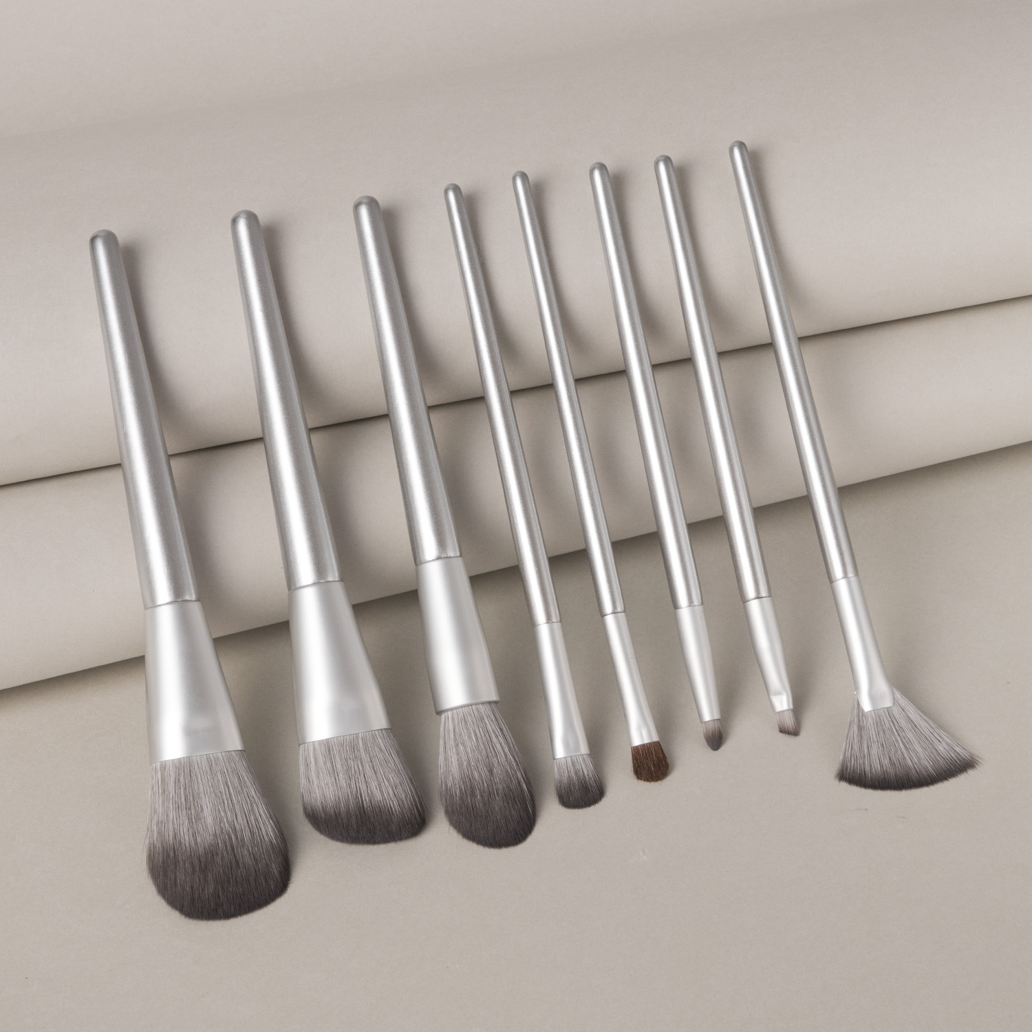 8 Silver Makeup Brushes Set with Powder Brush for Beginners
